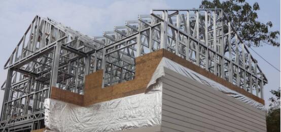 轻钢别墅屋顶施工怎么做?